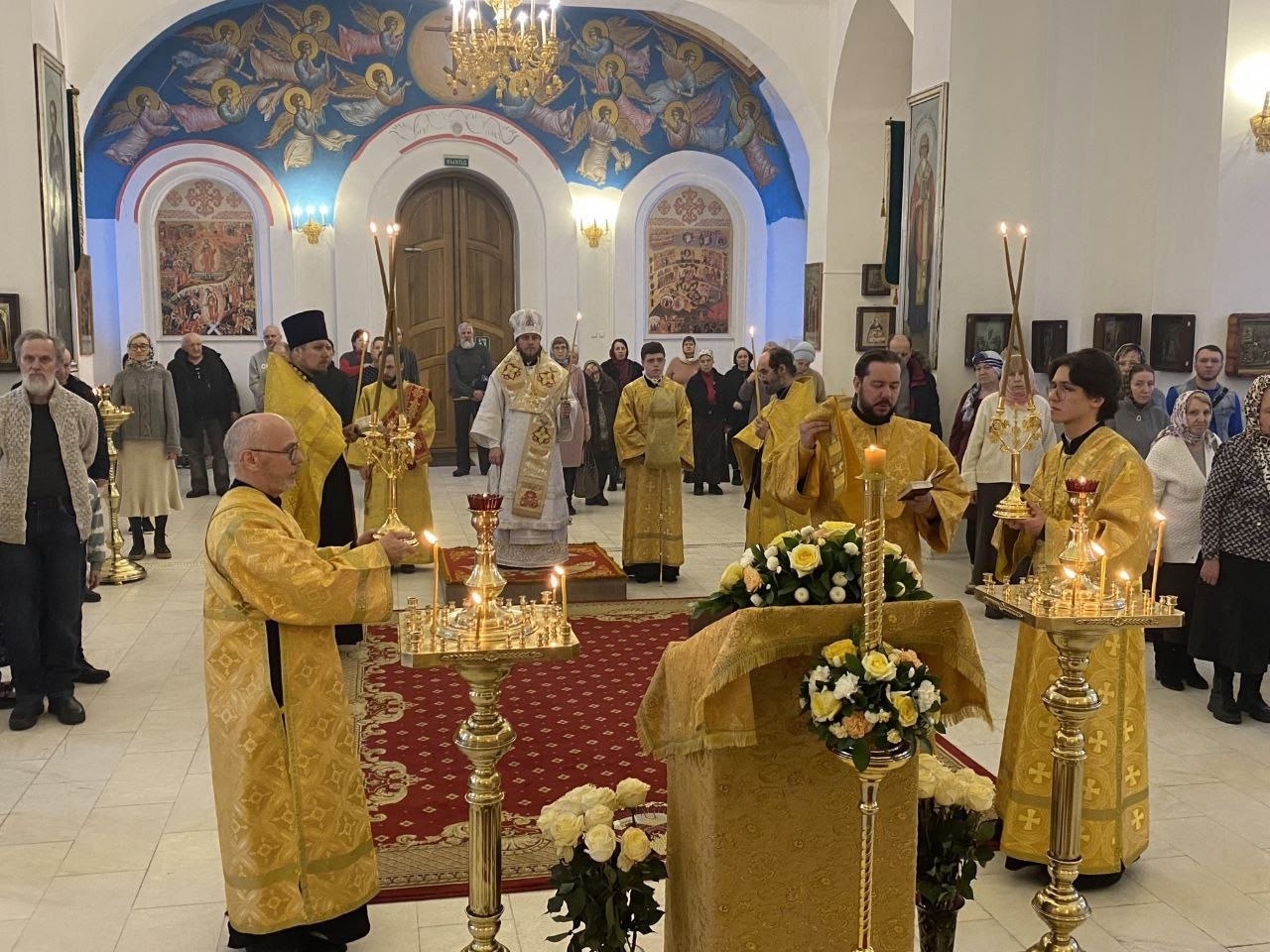 ВСЕНОЩНОЕ БДЕНИЕ В СЕРАФИМОВСКОМ КАФЕДРАЛЬНОМ СОБОРЕ